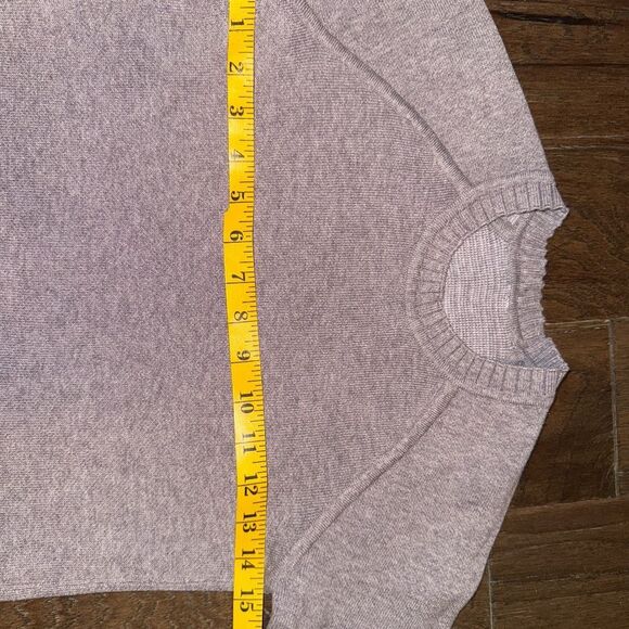 Lululemon sweater size 4? - Picture 4 of 6